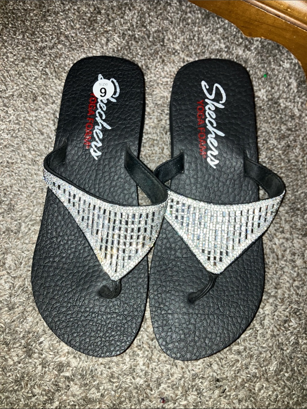 Skechers Yoga Foam Black Sandals with Silver Sparkle V-Strap Size 9